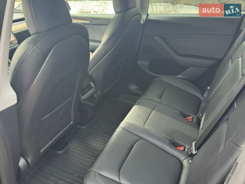 Позашляховик / Кросовер Tesla Model Y 2024 в Києві