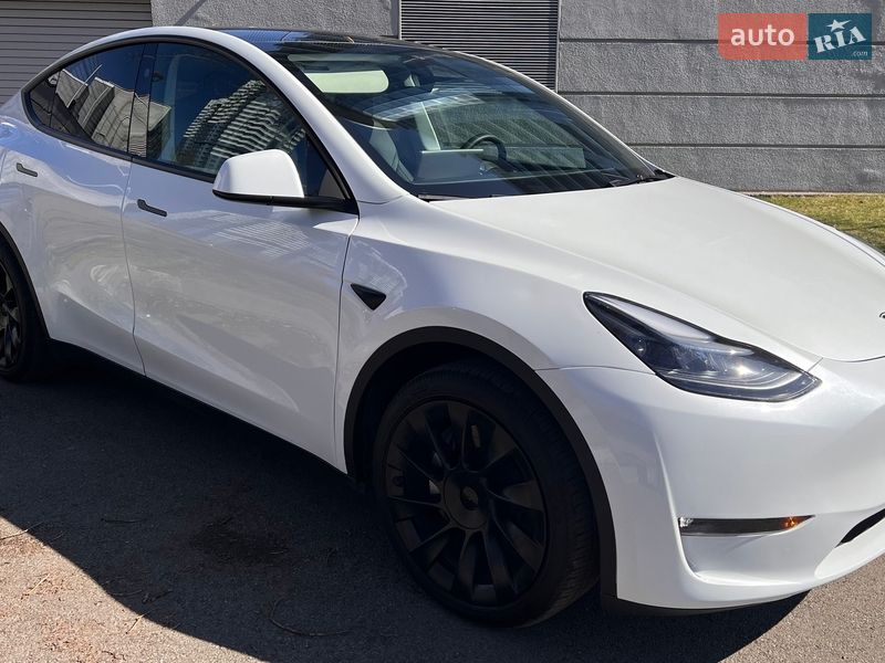 Позашляховик / Кросовер Tesla Model Y 2024 в Києві