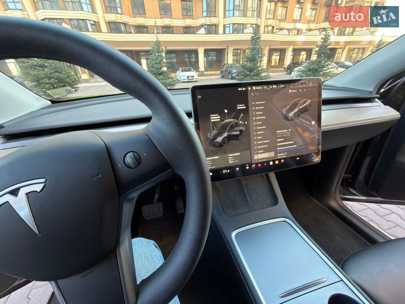 Внедорожник / Кроссовер Tesla Model Y 2024 в Киеве