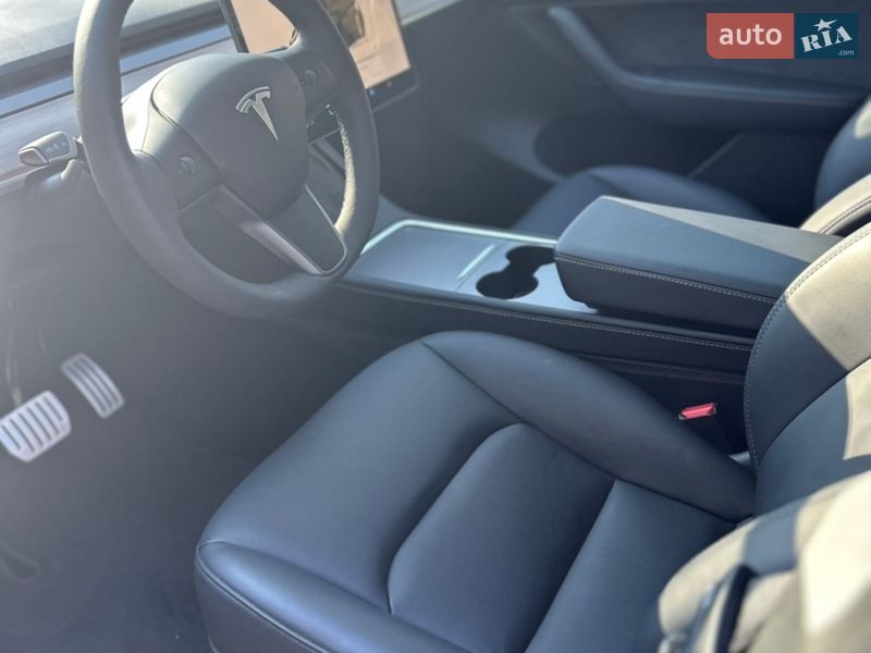 Внедорожник / Кроссовер Tesla Model Y 2024 в Киеве