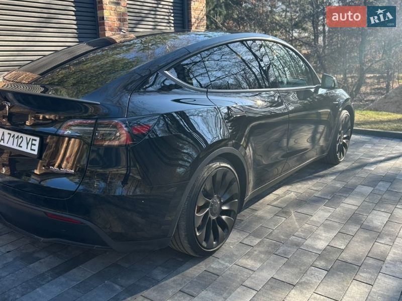 Внедорожник / Кроссовер Tesla Model Y 2024 в Киеве
