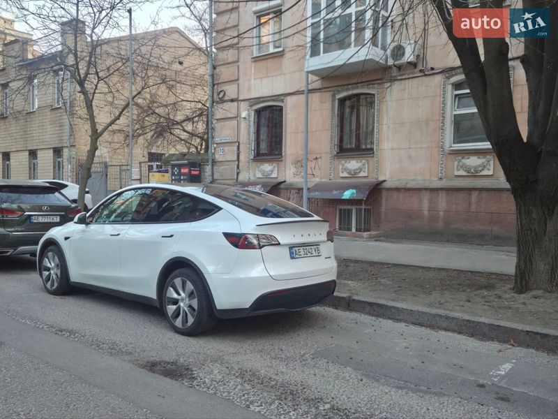 Позашляховик / Кросовер Tesla Model Y 2023 в Дніпрі