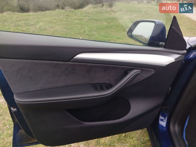 Внедорожник / Кроссовер Tesla Model Y 2024 в Одессе