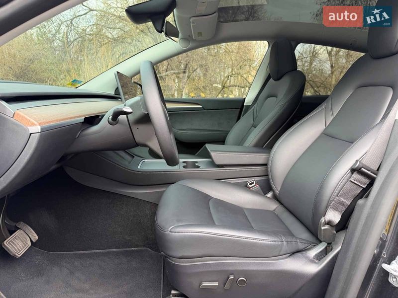 Внедорожник / Кроссовер Tesla Model Y 2025 в Киеве
