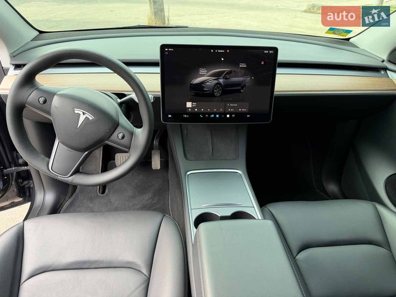 Внедорожник / Кроссовер Tesla Model Y 2025 в Киеве