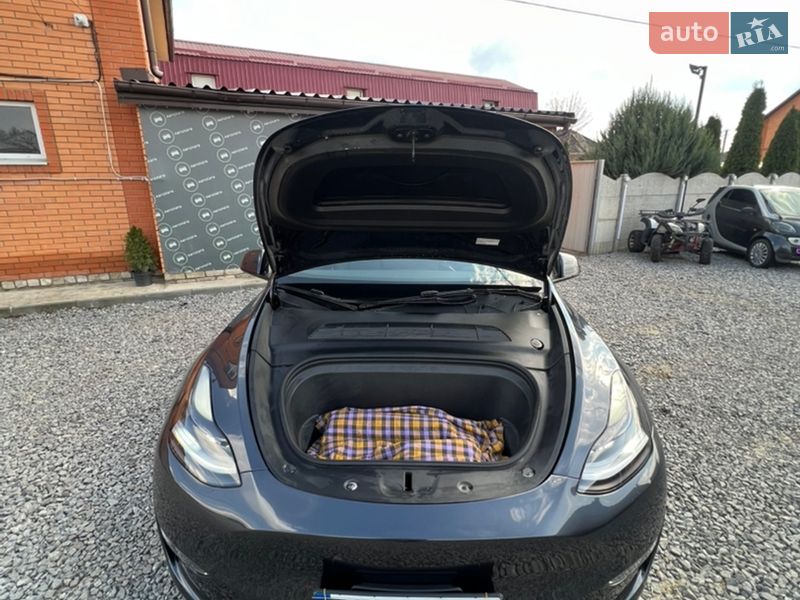 Внедорожник / Кроссовер Tesla Model Y 2025 в Дергачах