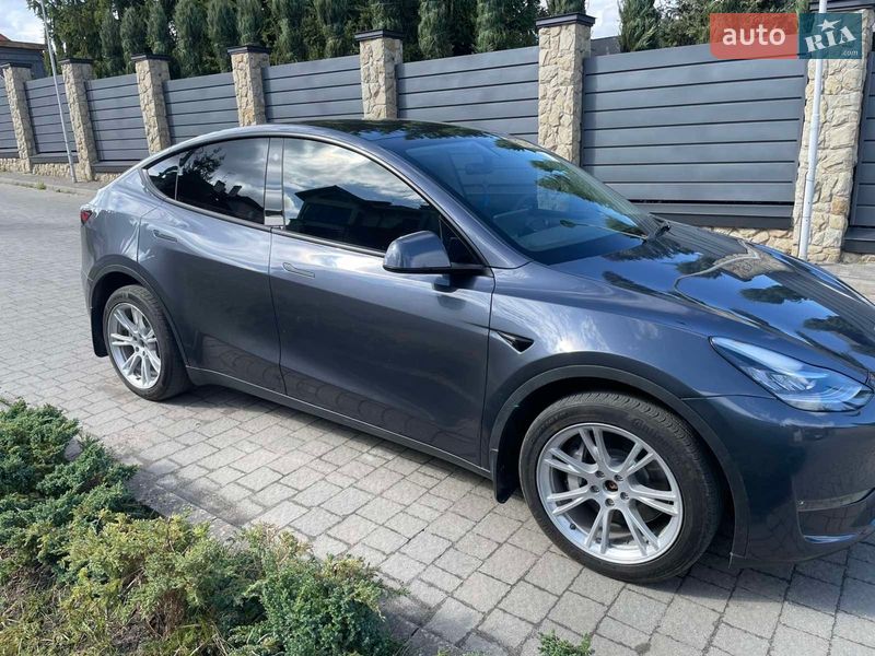 Внедорожник / Кроссовер Tesla Model Y 2023 в Львове