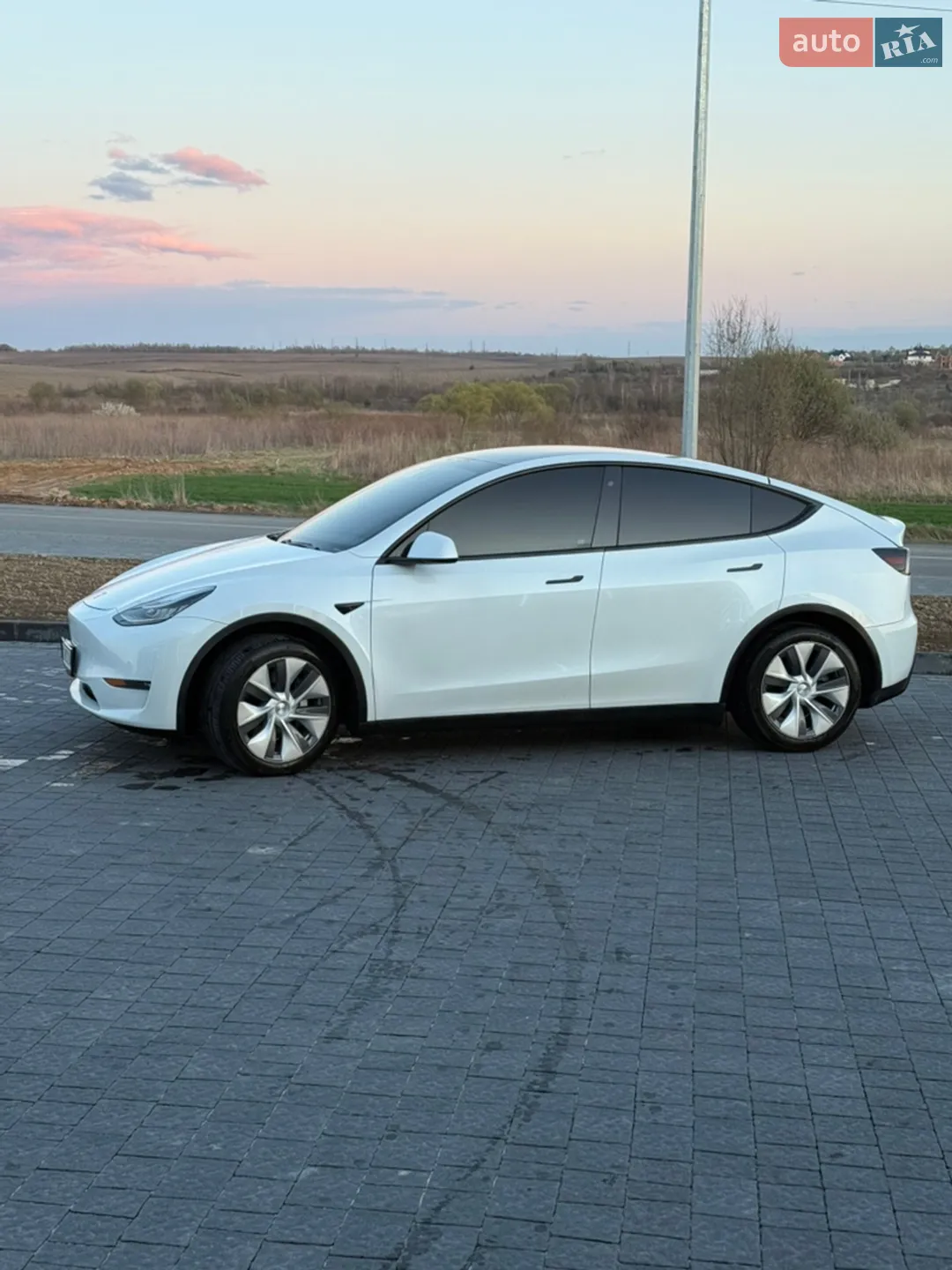 2020 Tesla Model Y - мініатюра 10