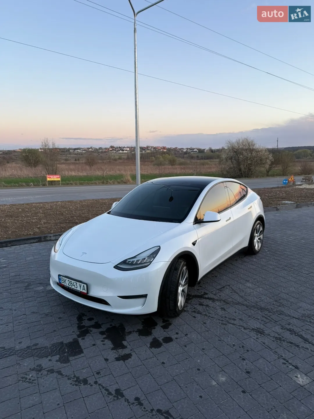 2020 Tesla Model Y - мініатюра 8