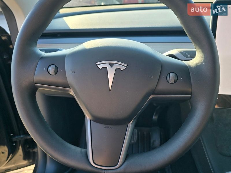 Внедорожник / Кроссовер Tesla Model Y 2024 в Ивано-Франковске