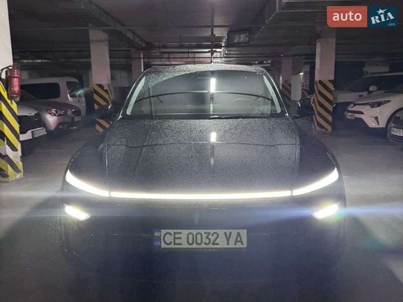Tesla Model Y 2025