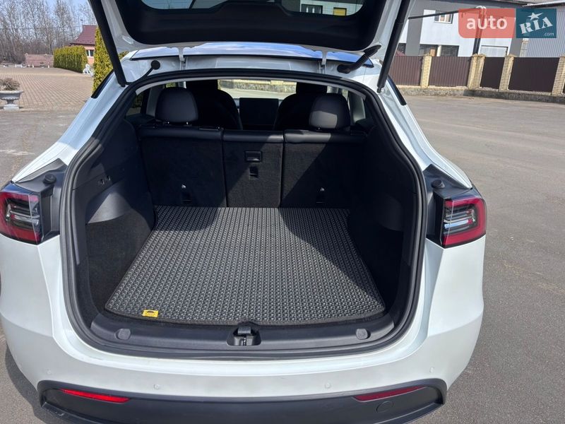 Позашляховик / Кросовер Tesla Model Y 2021 в Івано-Франківську