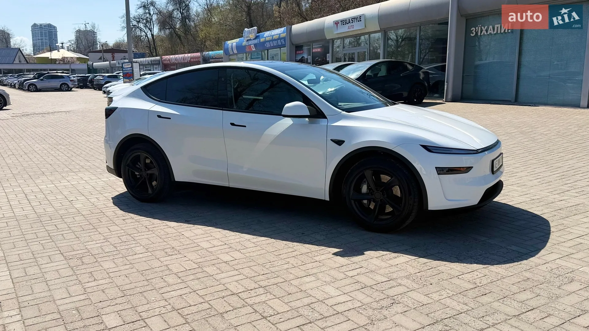2025 Tesla Model Y - мініатюра 6