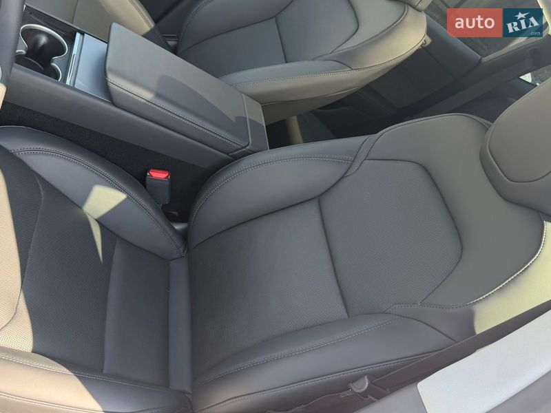Внедорожник / Кроссовер Tesla Model Y 2025 в Днепре