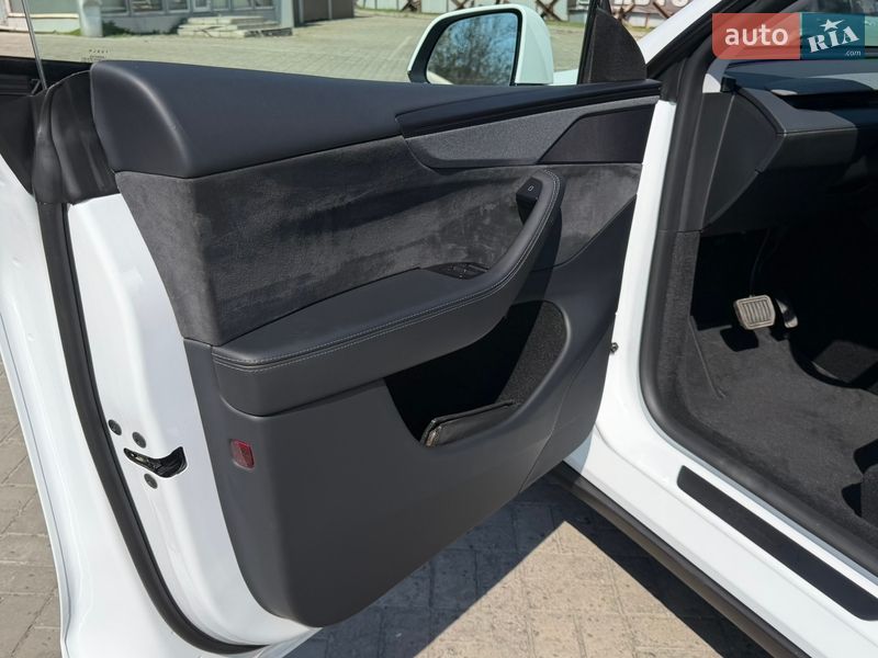 Внедорожник / Кроссовер Tesla Model Y 2025 в Днепре