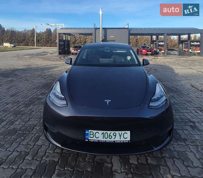 Tesla Model Y 2020