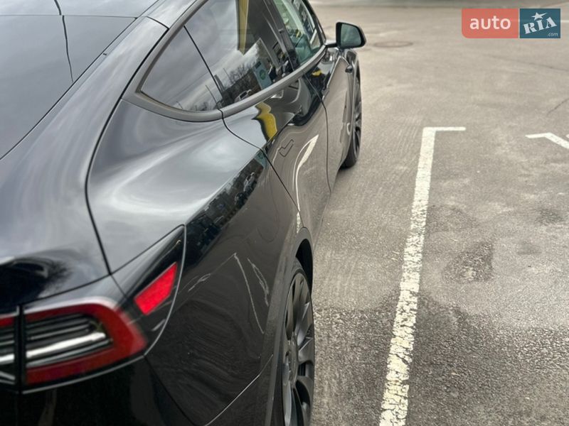 Внедорожник / Кроссовер Tesla Model Y 2024 в Киеве