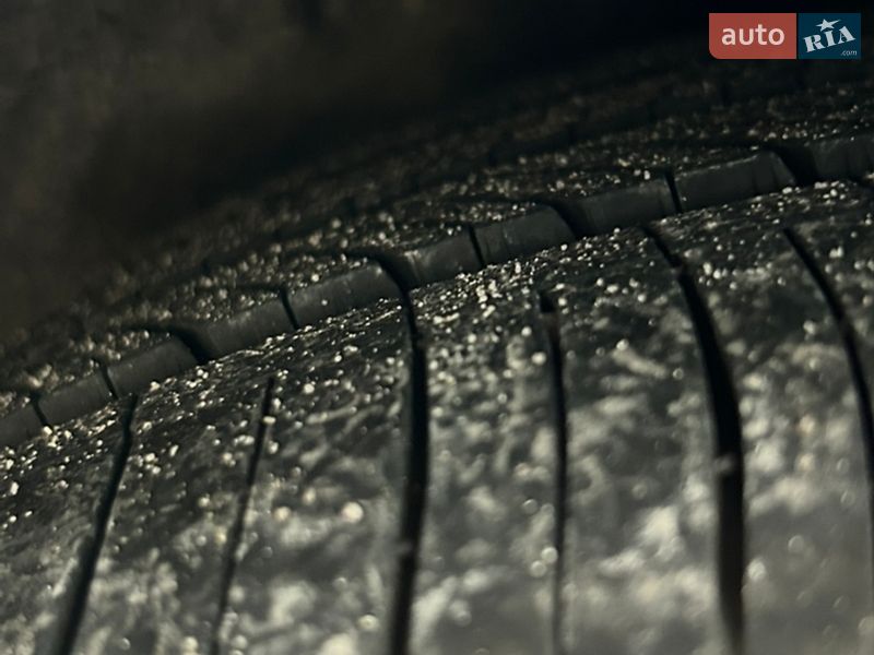 Внедорожник / Кроссовер Tesla Model Y 2024 в Киеве