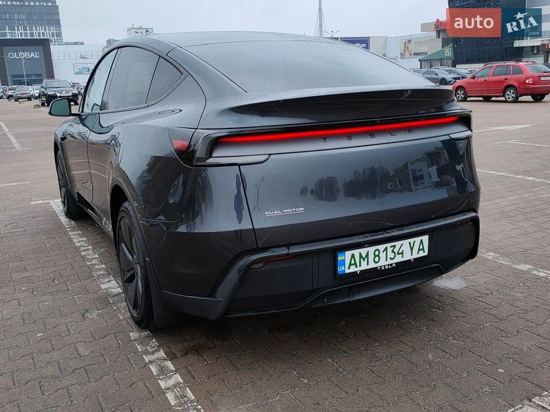 Внедорожник / Кроссовер Tesla Model Y 2025 в Киеве