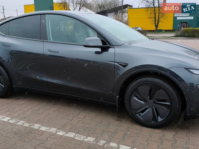 Внедорожник / Кроссовер Tesla Model Y 2025 в Киеве