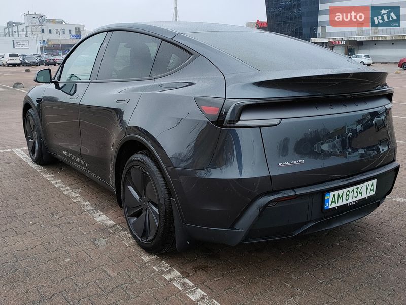 Внедорожник / Кроссовер Tesla Model Y 2025 в Киеве