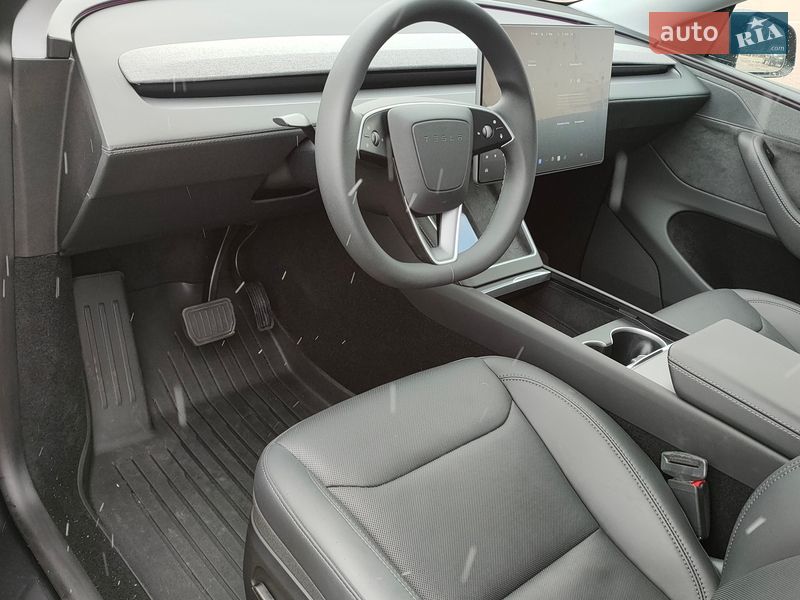 Внедорожник / Кроссовер Tesla Model Y 2025 в Киеве