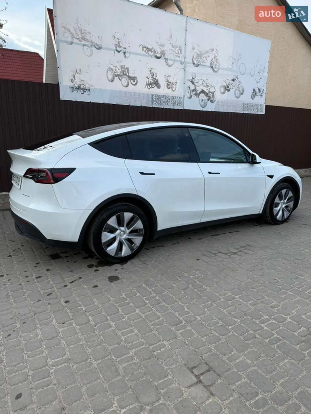 2023 Tesla Model Y - мініатюра 3