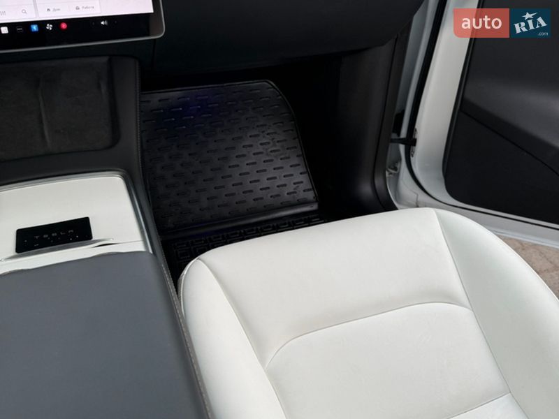 Позашляховик / Кросовер Tesla Model Y 2023 в Первомайську
