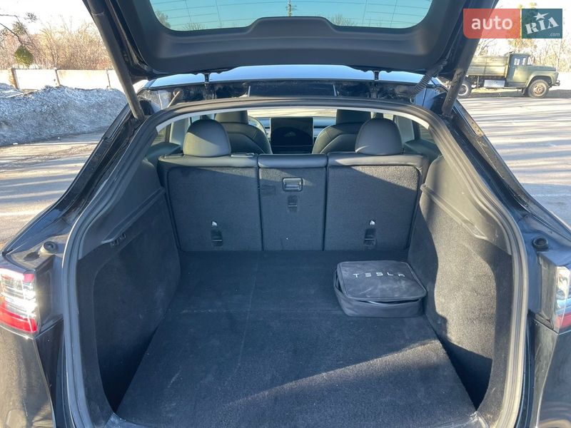 Позашляховик / Кросовер Tesla Model Y 2024 в Рівному фото 10 Позашляховик / Кросовер Tesla Model Y 2024 в Рівному