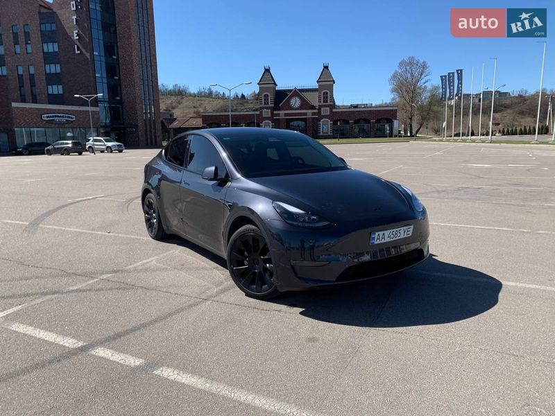 Внедорожник / Кроссовер Tesla Model Y 2024 в Киеве