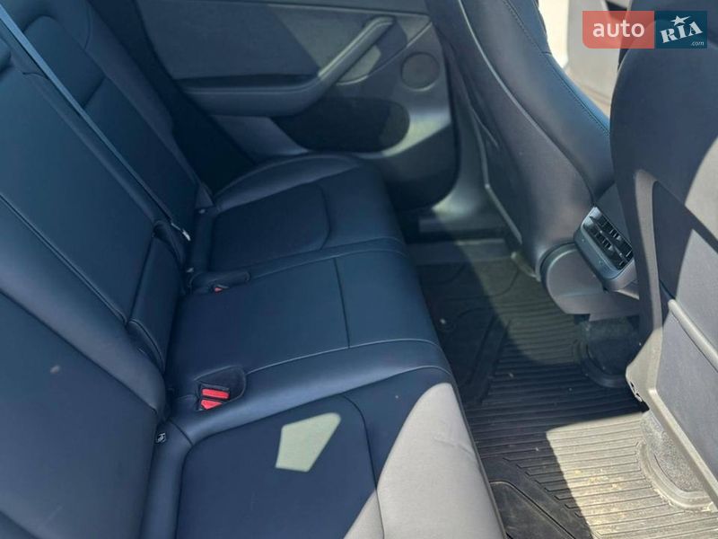 Внедорожник / Кроссовер Tesla Model Y 2024 в Киеве