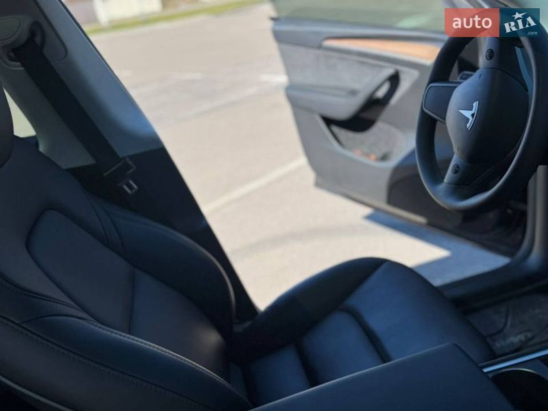 Внедорожник / Кроссовер Tesla Model Y 2024 в Киеве