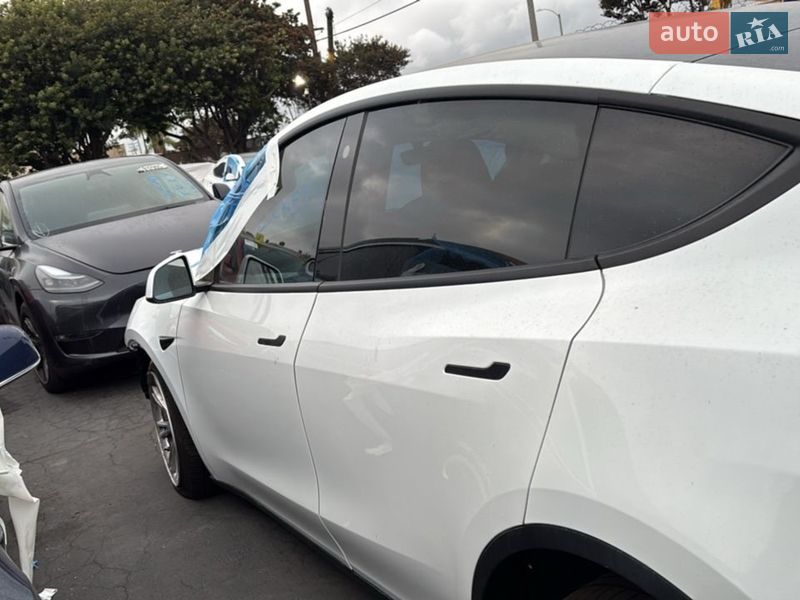 Позашляховик / Кросовер Tesla Model Y 2023 в Харкові фото 6 Позашляховик / Кросовер Tesla Model Y 2023 в Харкові