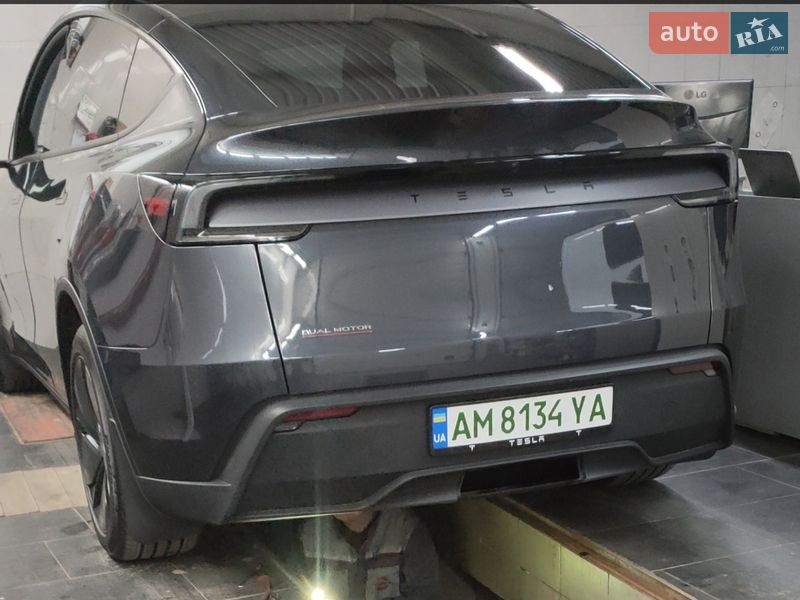 Внедорожник / Кроссовер Tesla Model Y 2025 в Киеве