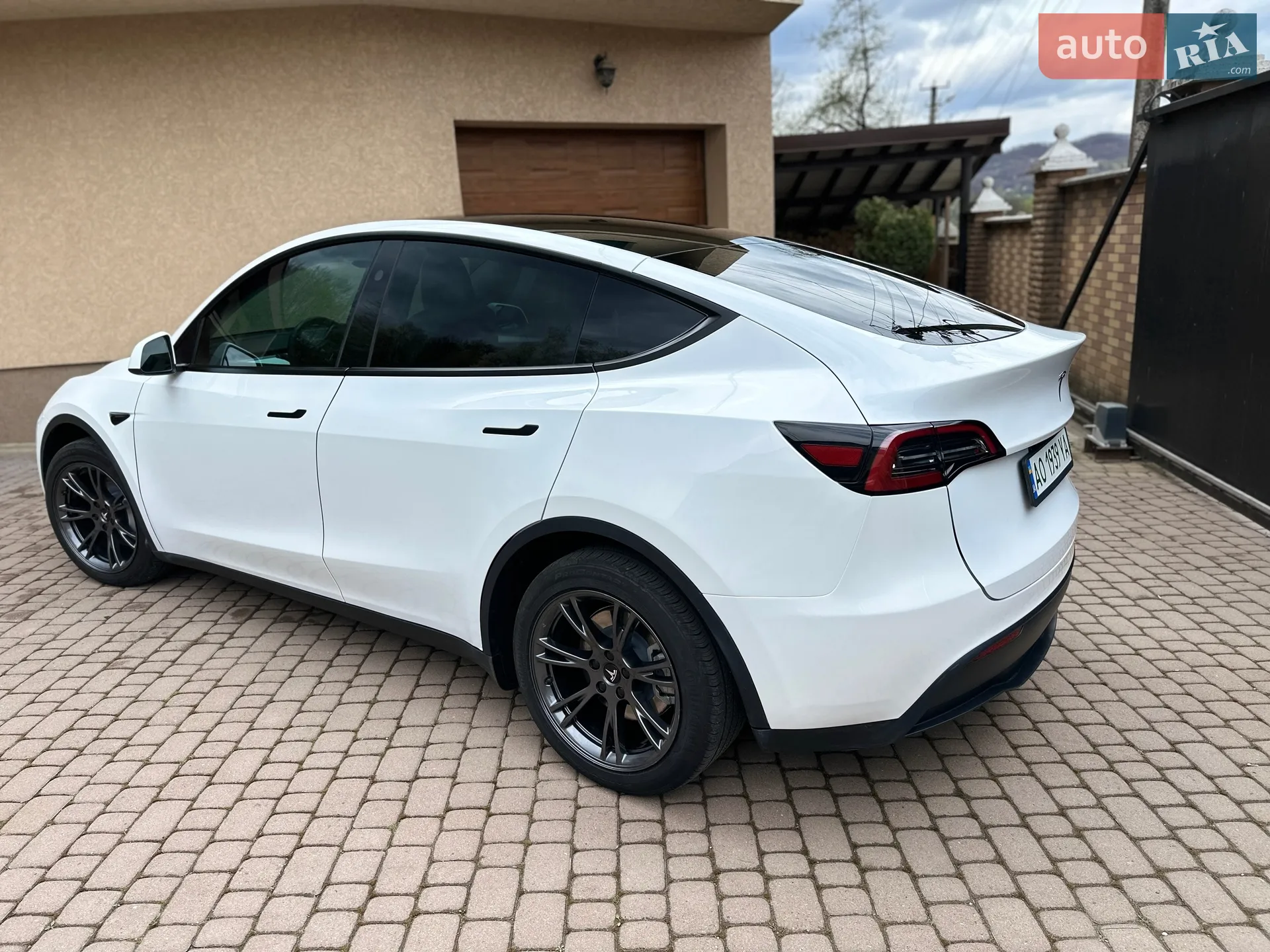 2024 Tesla Model Y - мініатюра 3
