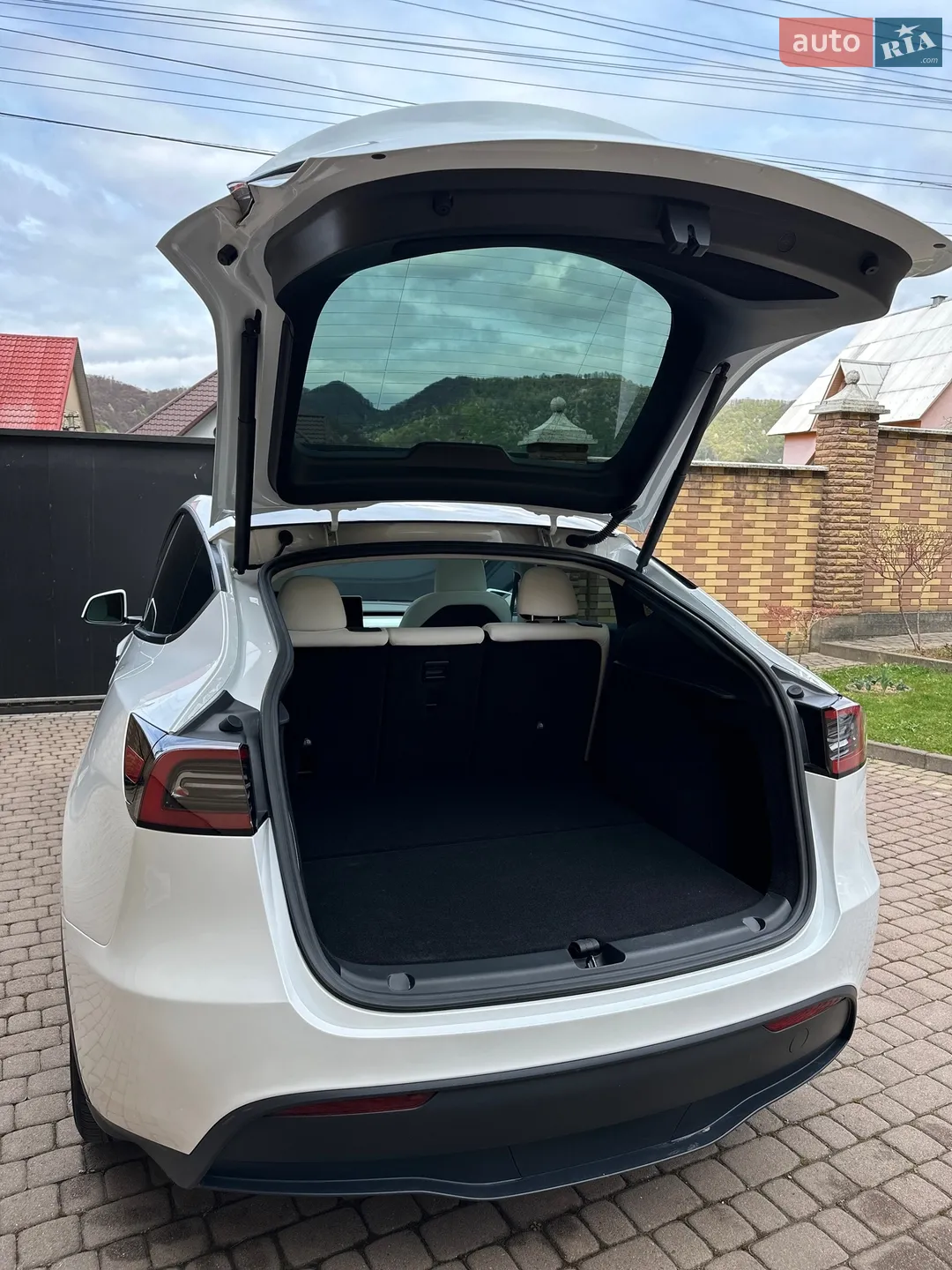 2024 Tesla Model Y - мініатюра 10
