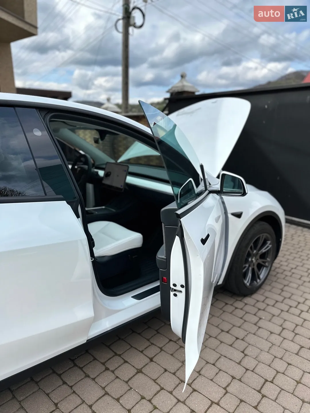 2024 Tesla Model Y - мініатюра 15