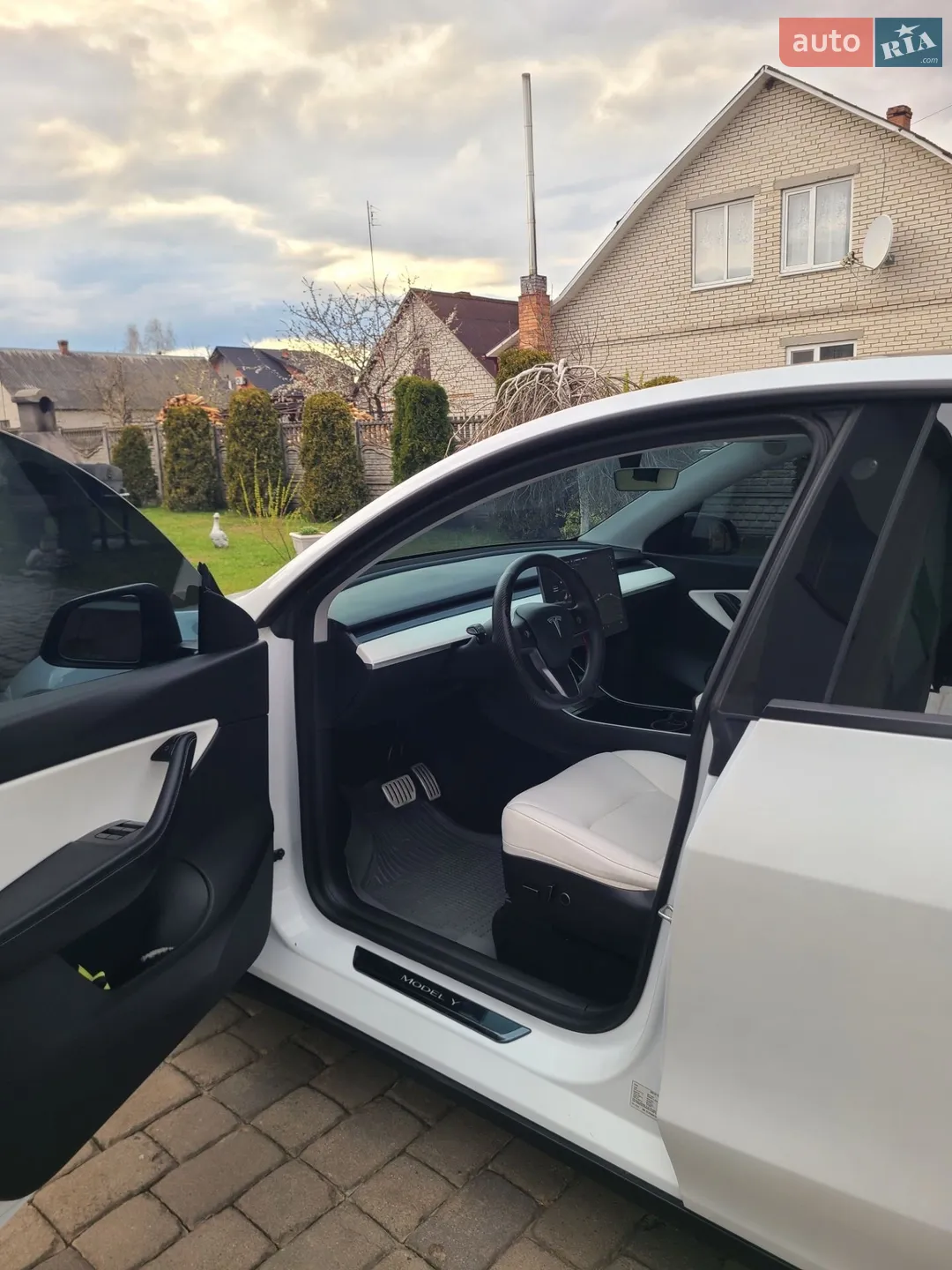 2020 Tesla Model Y - мініатюра 9