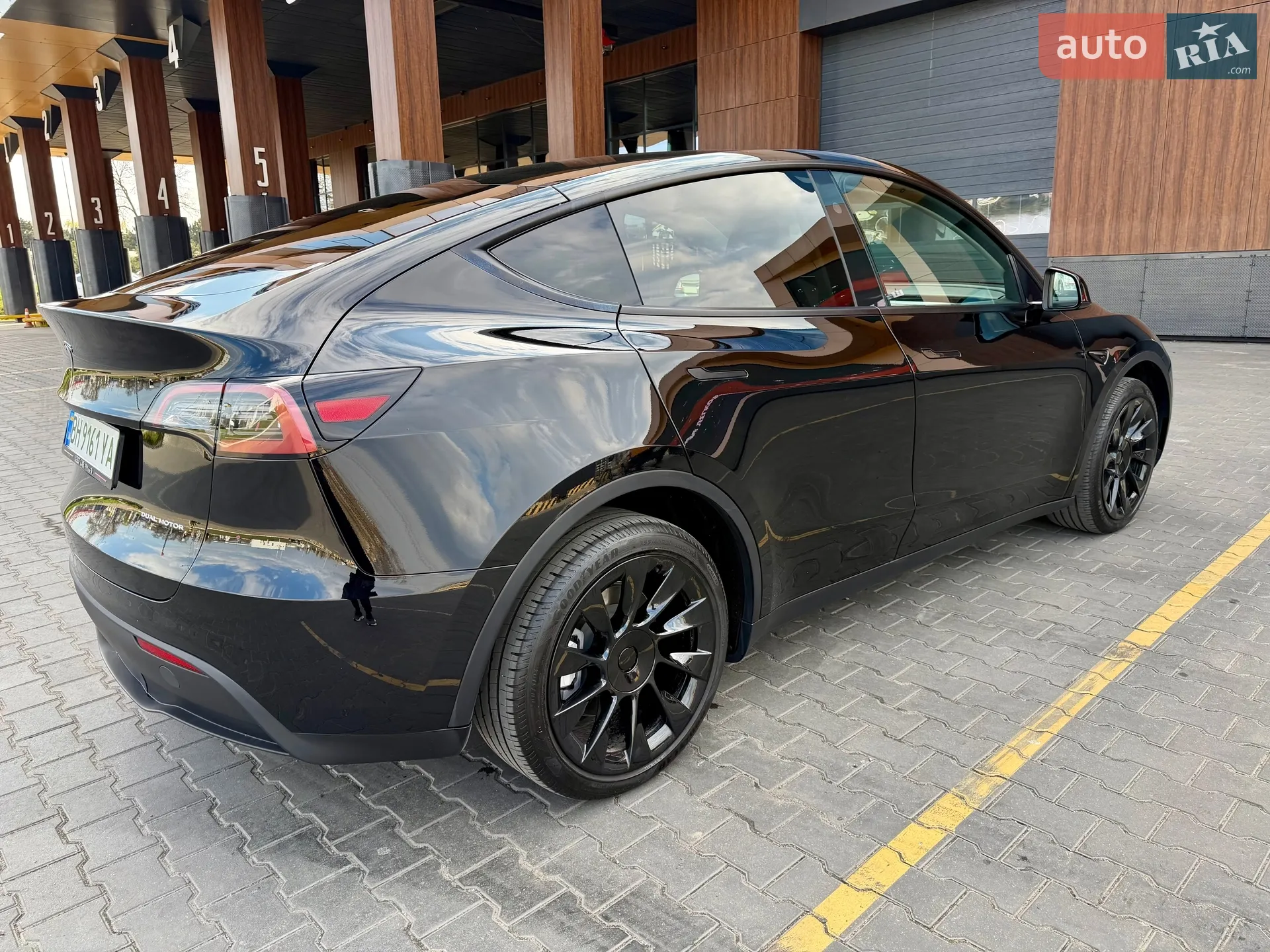 2023 Tesla Model Y - мініатюра 4