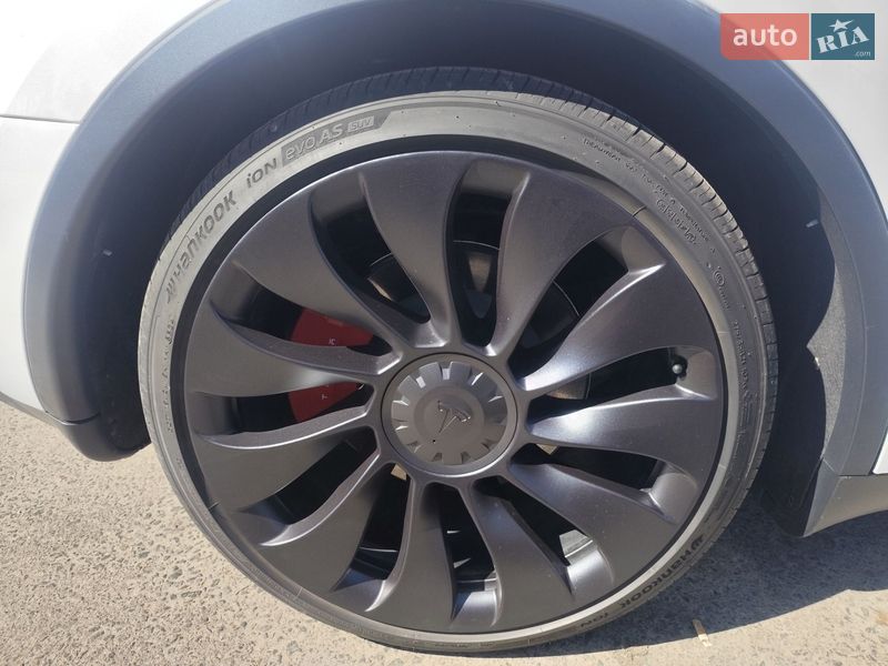 Внедорожник / Кроссовер Tesla Model Y 2024 в Черкассах