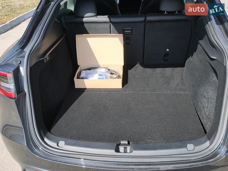 Внедорожник / Кроссовер Tesla Model Y 2025 в Киеве