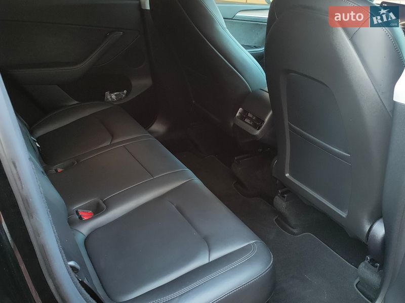 Внедорожник / Кроссовер Tesla Model Y 2025 в Киеве