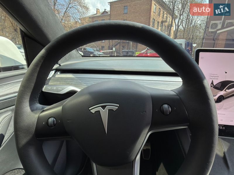 Внедорожник / Кроссовер Tesla Model Y 2023 в Киеве