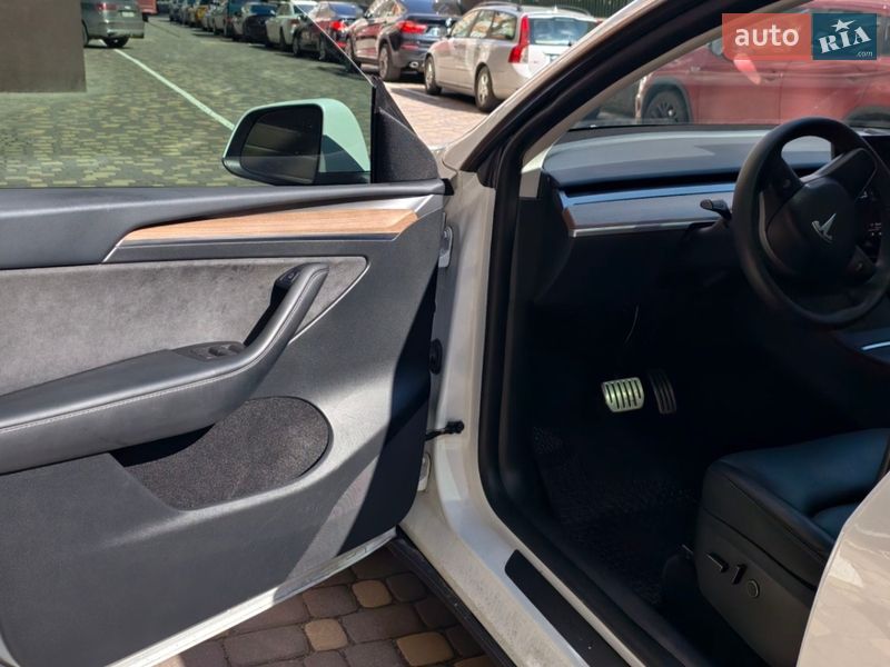 Внедорожник / Кроссовер Tesla Model Y 2023 в Виннице