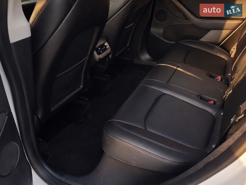 Позашляховик / Кросовер Tesla Model Y 2023 в Києві