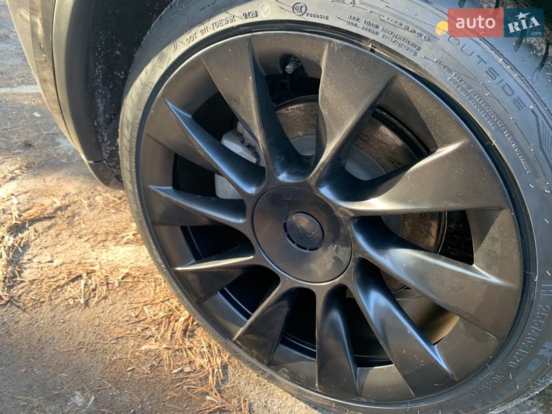 Внедорожник / Кроссовер Tesla Model Y 2022 в Киеве