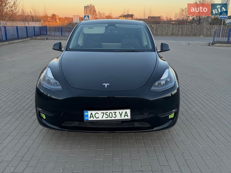 Tesla Model Y 2023