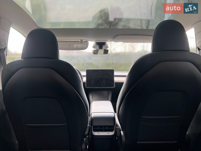 Внедорожник / Кроссовер Tesla Model Y 2024 в Киеве