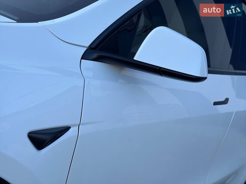 Внедорожник / Кроссовер Tesla Model Y 2024 в Дрогобыче