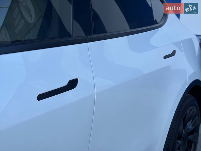 Внедорожник / Кроссовер Tesla Model Y 2024 в Дрогобыче